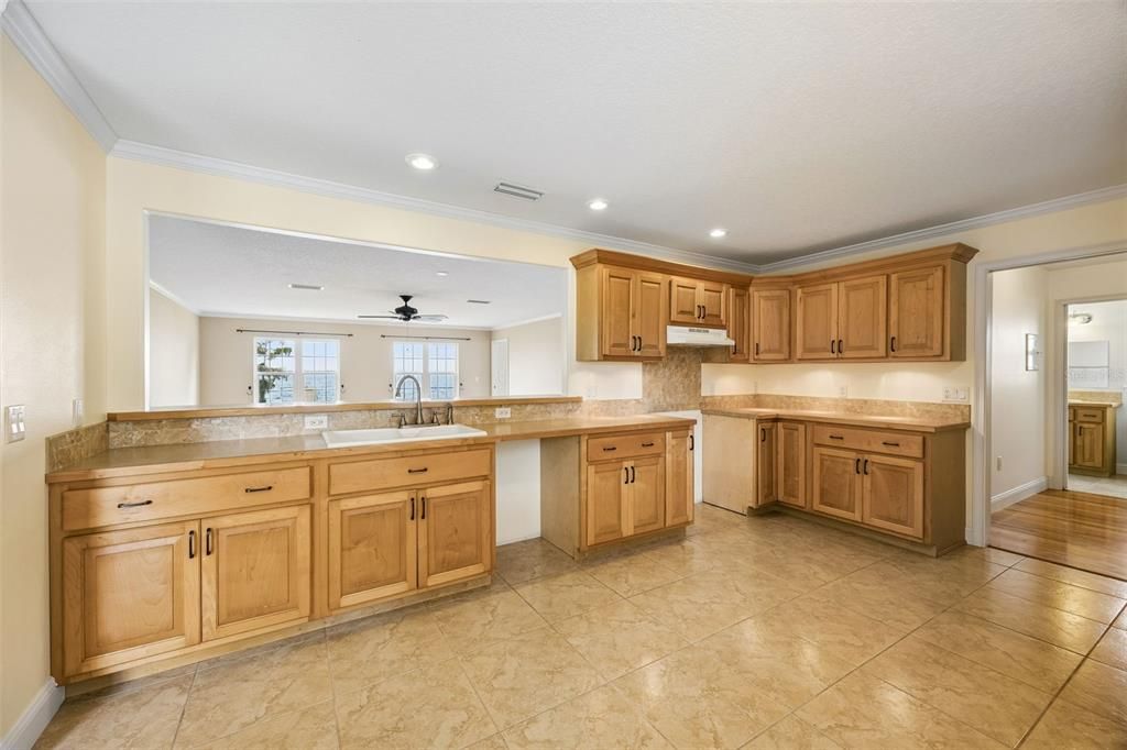 En Venta: $650,000 (3 camas, 2 baños, 1850 Pies cuadrados)