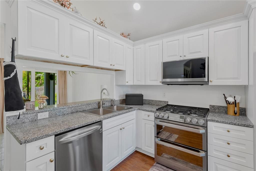 For Sale: $425,000 (3 beds, 2 baths, 1805 Square Feet)
