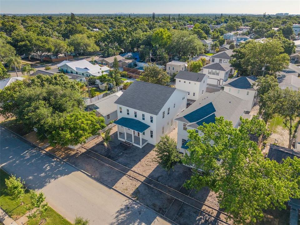 Под контрактом: $1,895,000 (6 спален, 4 ванн, 3573 Квадратных фут)