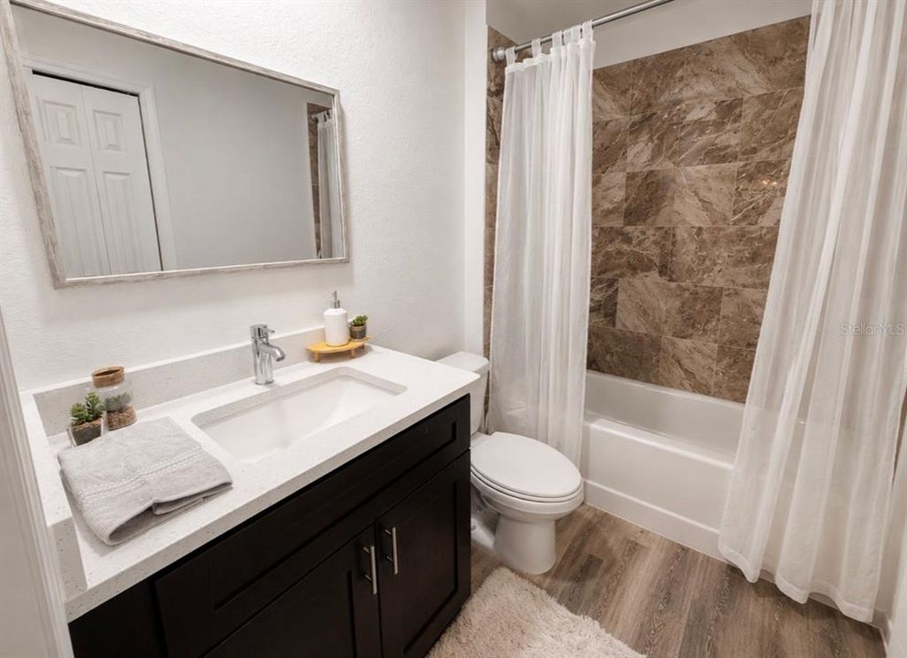 Activo con contrato: $259,900 (3 camas, 2 baños, 1349 Pies cuadrados)