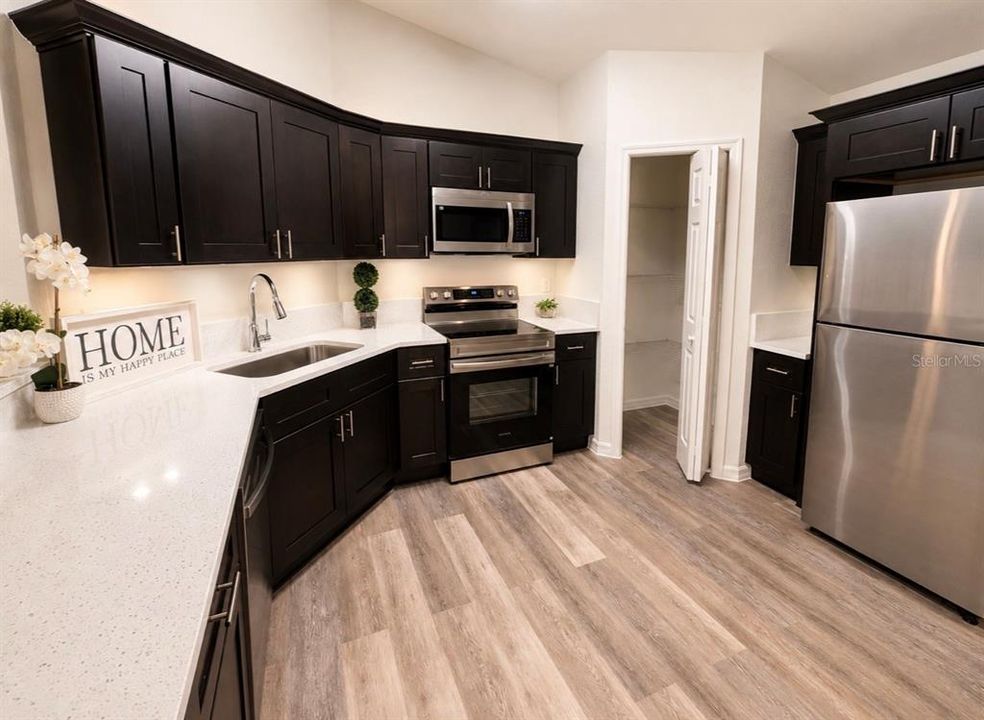 Activo con contrato: $259,900 (3 camas, 2 baños, 1349 Pies cuadrados)