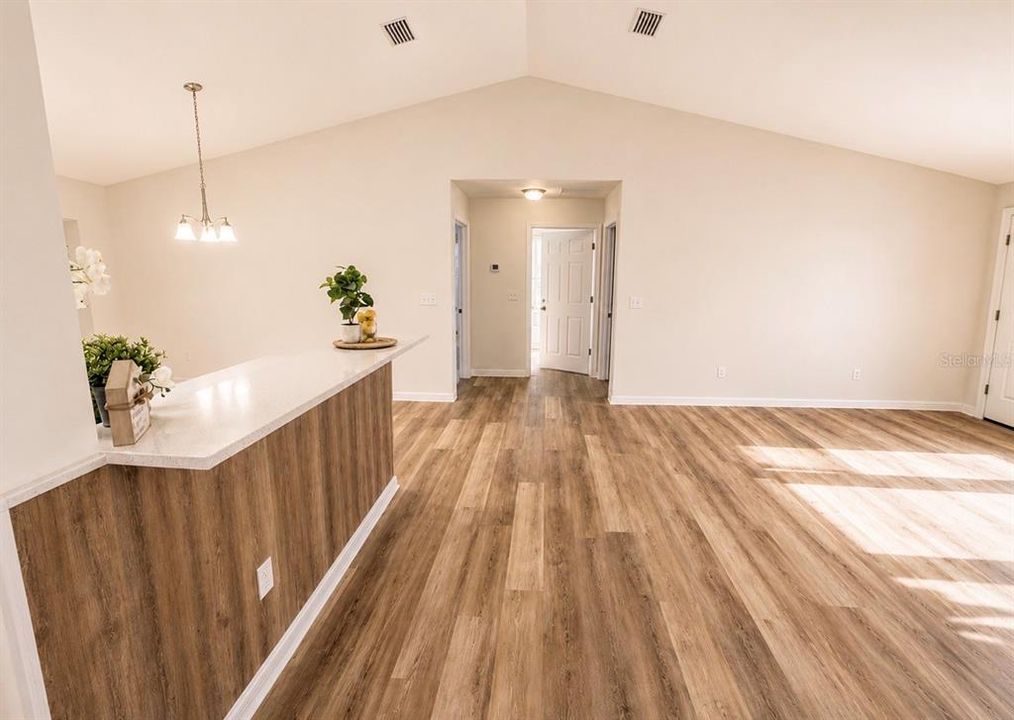Activo con contrato: $259,900 (3 camas, 2 baños, 1349 Pies cuadrados)