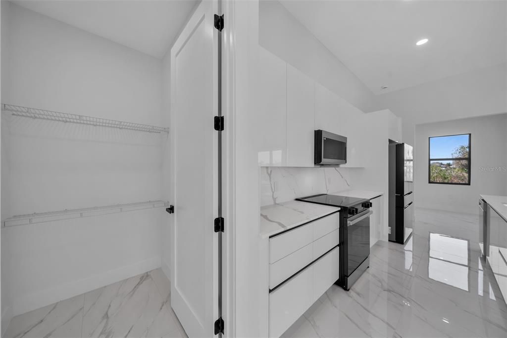 На продажу: $389,000 (3 спален, 3 ванн, 1621 Квадратных фут)