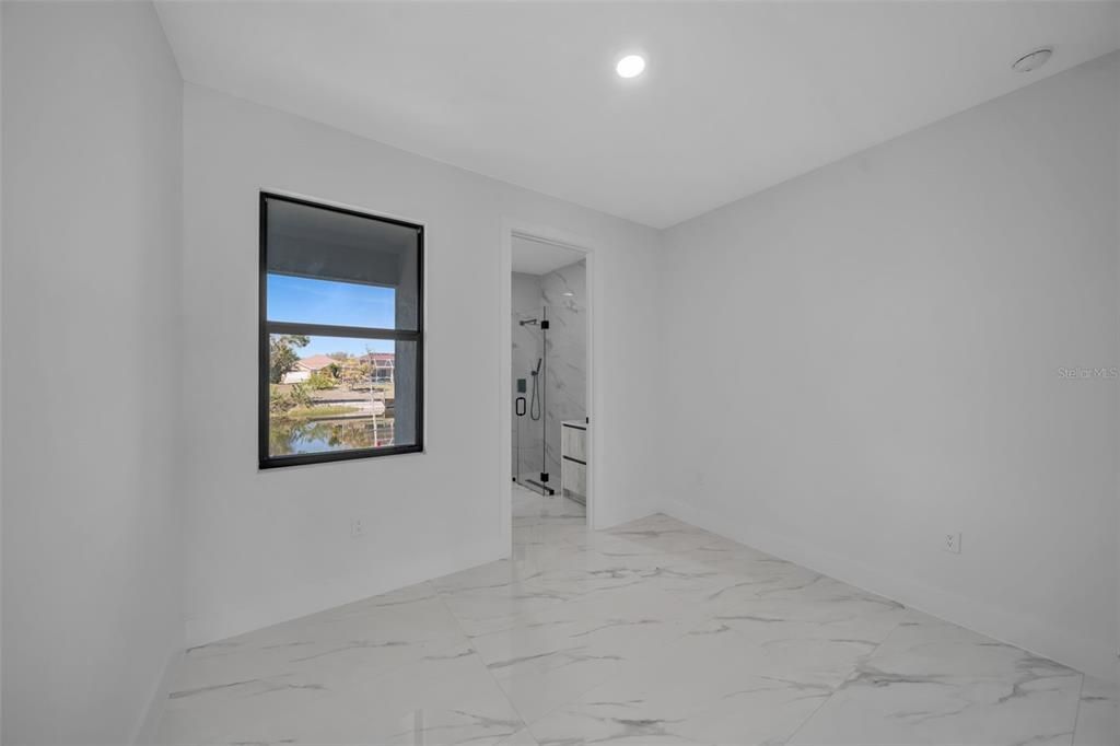 На продажу: $389,000 (3 спален, 3 ванн, 1621 Квадратных фут)