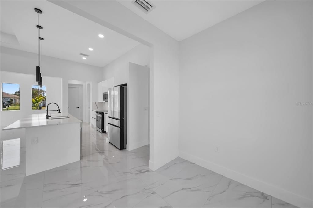 На продажу: $389,000 (3 спален, 3 ванн, 1621 Квадратных фут)
