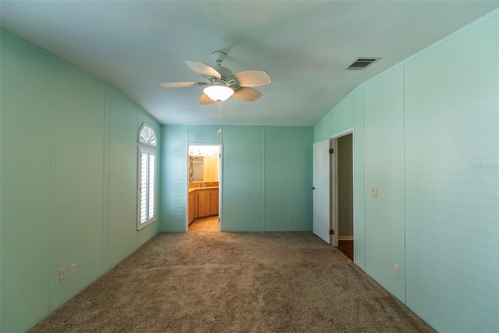 Active With Contract: $335,000 (3 beds, 2 baths, 1890 Square Feet)