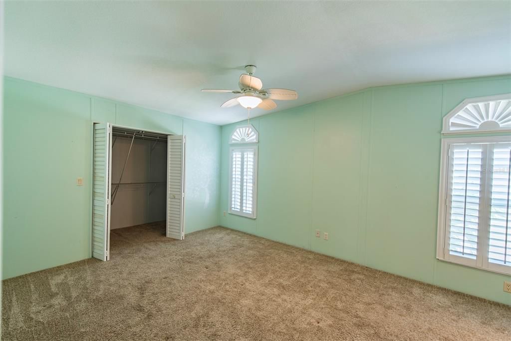 Active With Contract: $335,000 (3 beds, 2 baths, 1890 Square Feet)