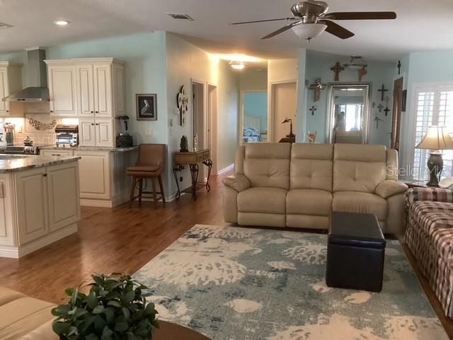 Active With Contract: $335,000 (3 beds, 2 baths, 1890 Square Feet)