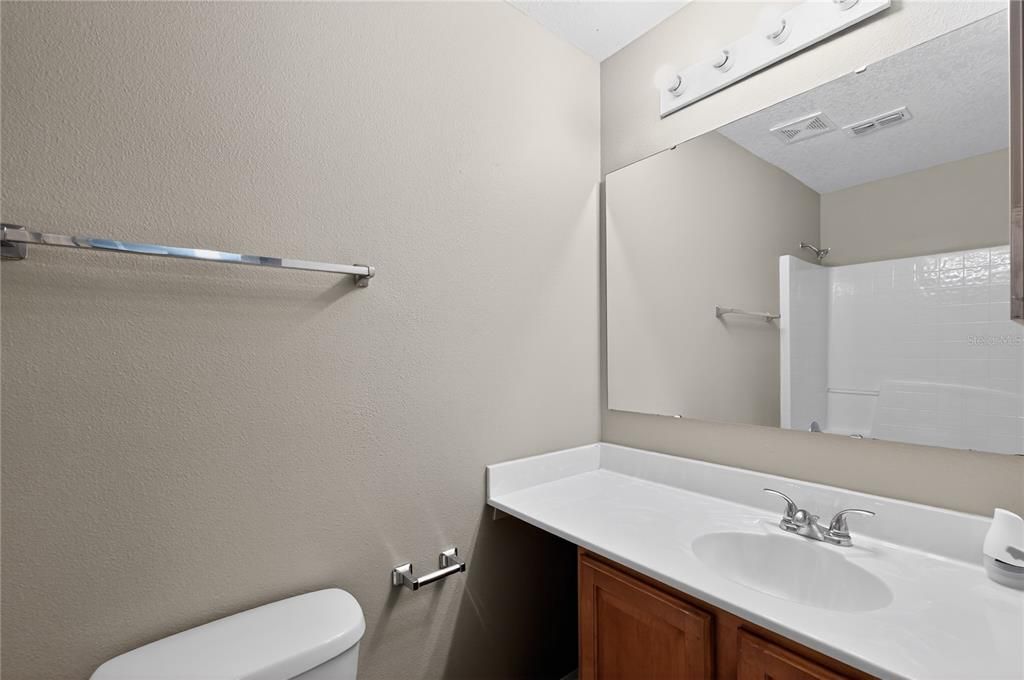 Activo con contrato: $344,900 (4 camas, 2 baños, 2512 Pies cuadrados)