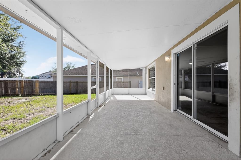 Activo con contrato: $344,900 (4 camas, 2 baños, 2512 Pies cuadrados)