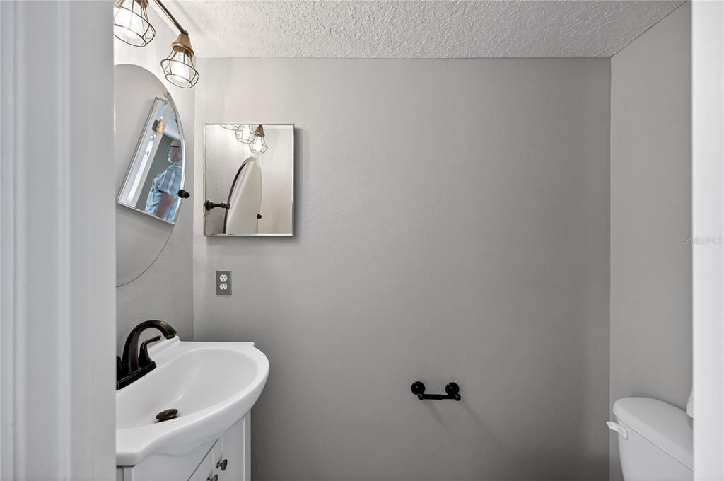 Activo con contrato: $344,900 (4 camas, 2 baños, 2512 Pies cuadrados)