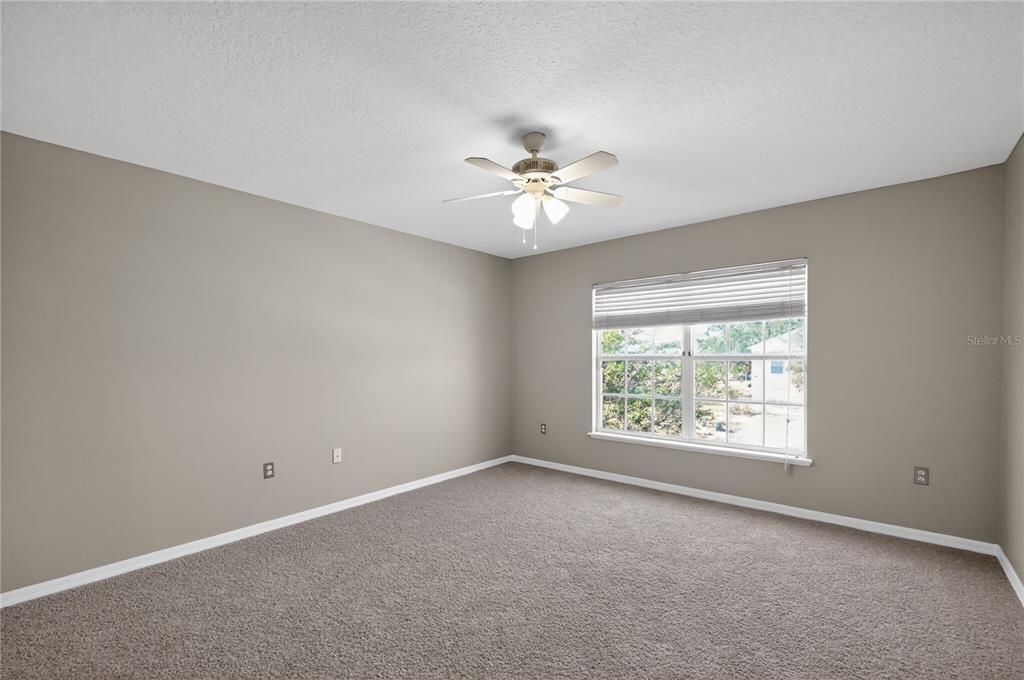 Activo con contrato: $344,900 (4 camas, 2 baños, 2512 Pies cuadrados)