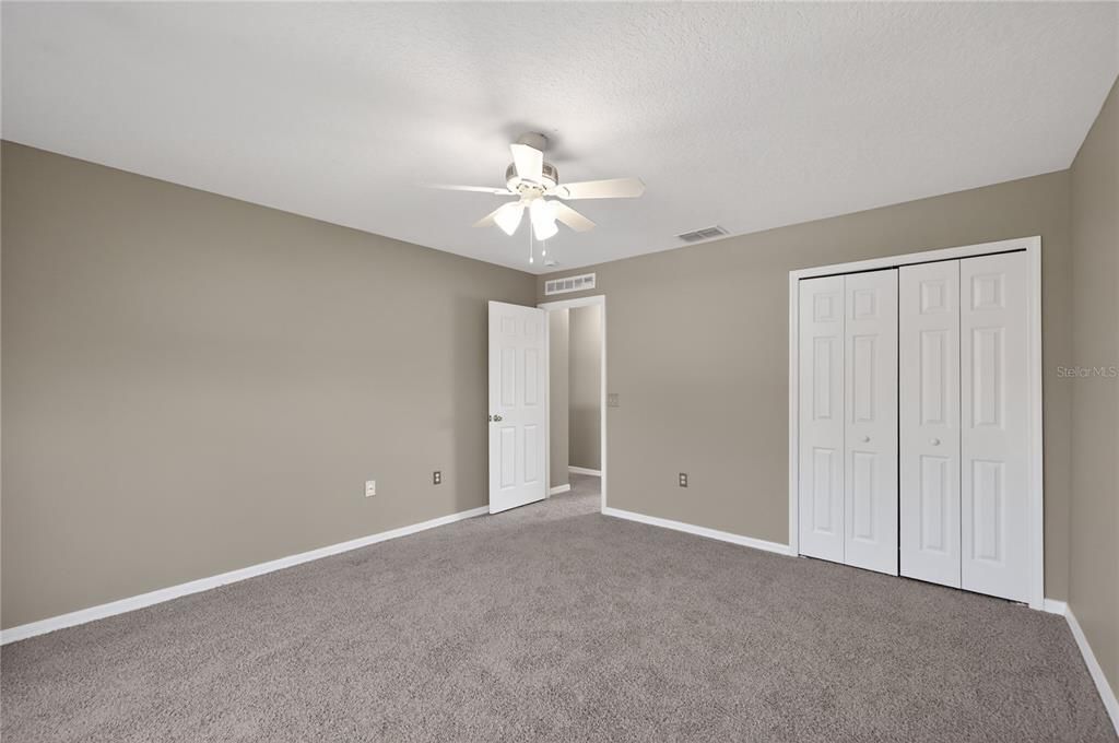 Activo con contrato: $344,900 (4 camas, 2 baños, 2512 Pies cuadrados)