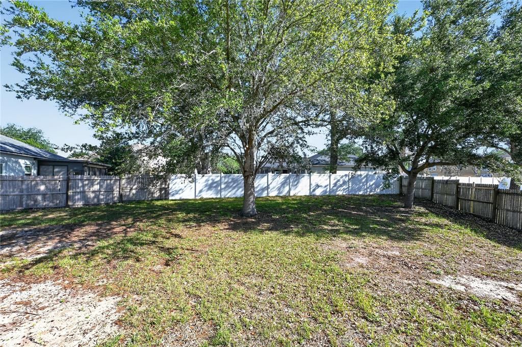 Activo con contrato: $344,900 (4 camas, 2 baños, 2512 Pies cuadrados)