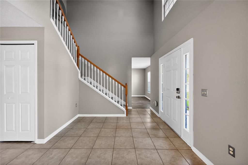 Activo con contrato: $344,900 (4 camas, 2 baños, 2512 Pies cuadrados)