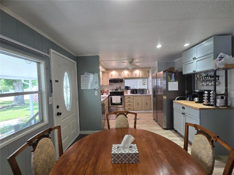 For Sale: $150,500 (2 beds, 2 baths, 1180 Square Feet)