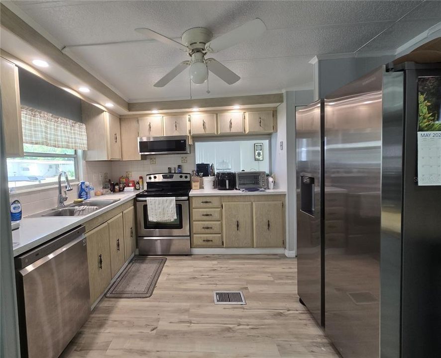 For Sale: $150,500 (2 beds, 2 baths, 1180 Square Feet)