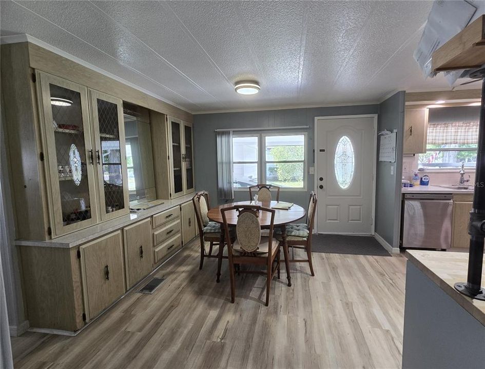 For Sale: $150,500 (2 beds, 2 baths, 1180 Square Feet)