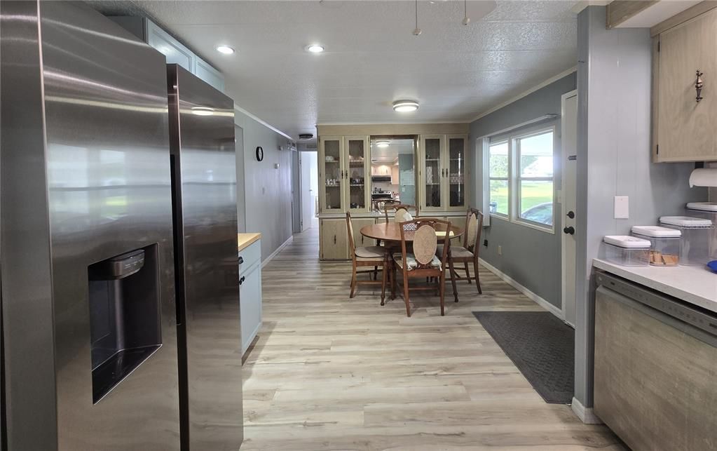 For Sale: $150,500 (2 beds, 2 baths, 1180 Square Feet)