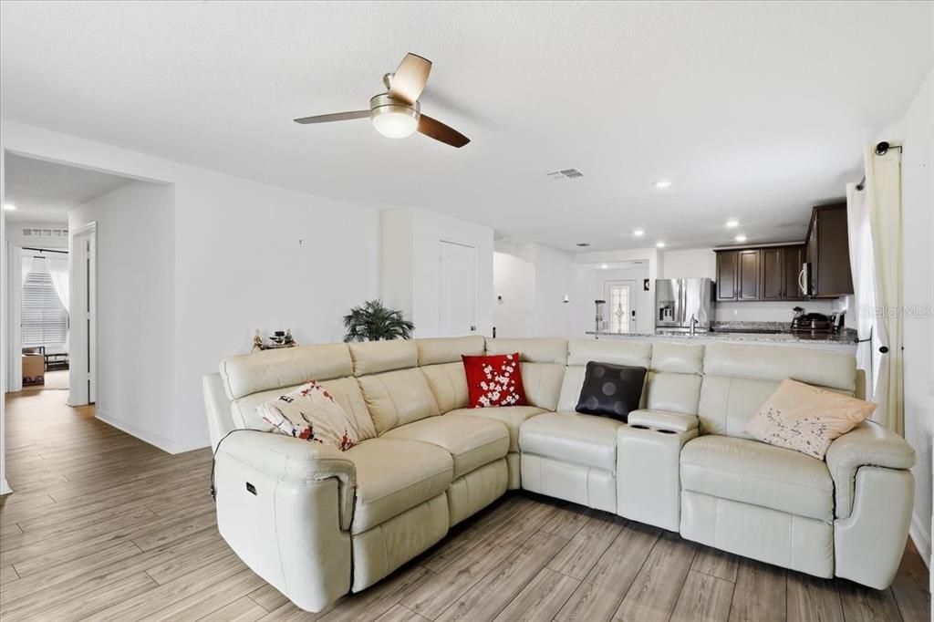 For Sale: $340,000 (4 beds, 2 baths, 1851 Square Feet)