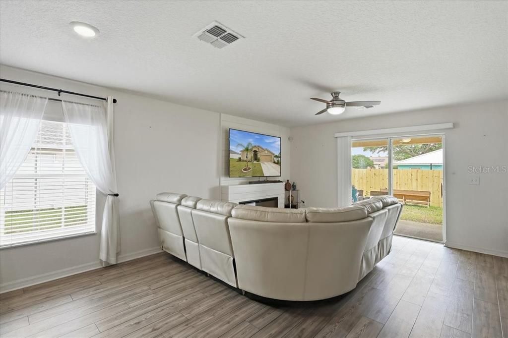 For Sale: $340,000 (4 beds, 2 baths, 1851 Square Feet)