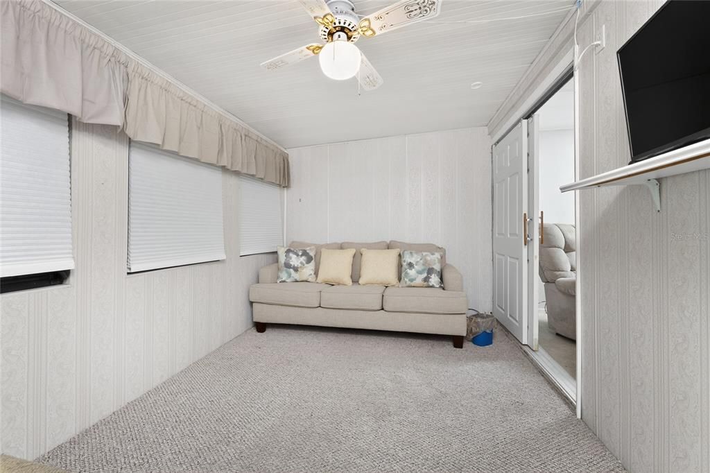 For Sale: $214,900 (2 beds, 2 baths, 768 Square Feet)