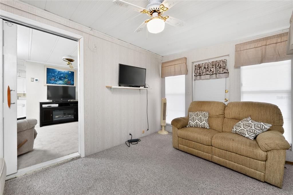 For Sale: $214,900 (2 beds, 2 baths, 768 Square Feet)