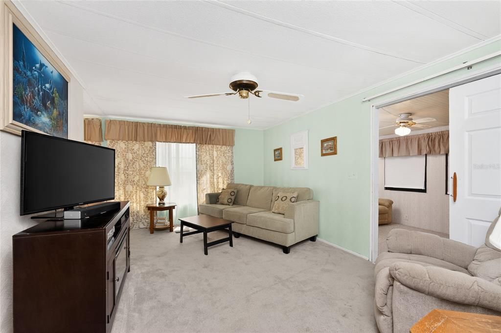 For Sale: $214,900 (2 beds, 2 baths, 768 Square Feet)