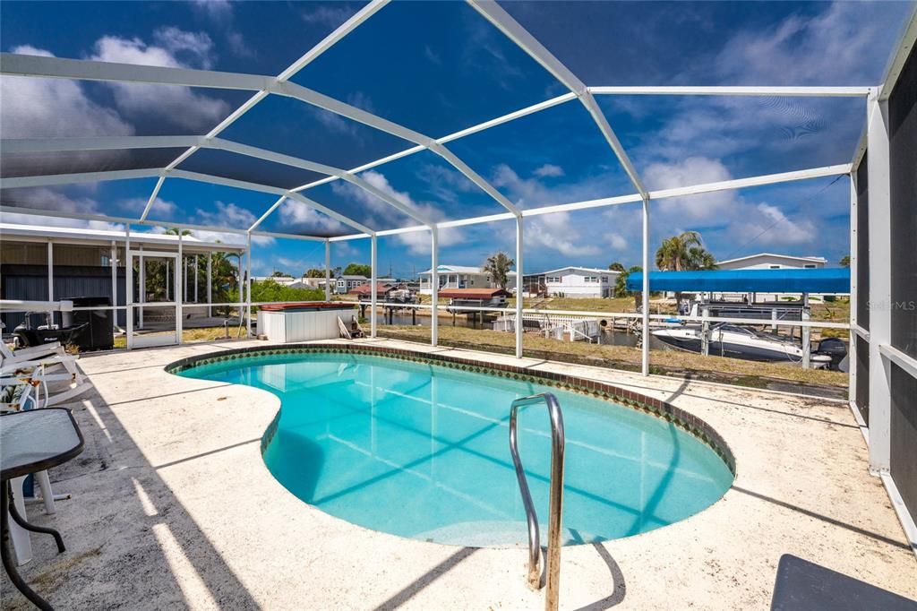 For Sale: $214,900 (2 beds, 2 baths, 768 Square Feet)