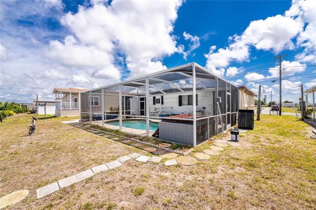For Sale: $214,900 (2 beds, 2 baths, 768 Square Feet)