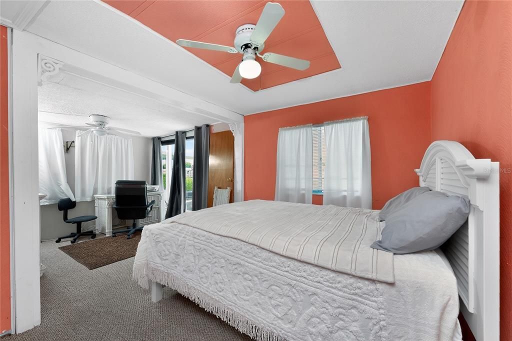 For Sale: $214,900 (2 beds, 2 baths, 768 Square Feet)