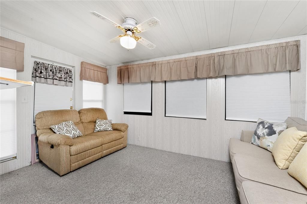 For Sale: $214,900 (2 beds, 2 baths, 768 Square Feet)