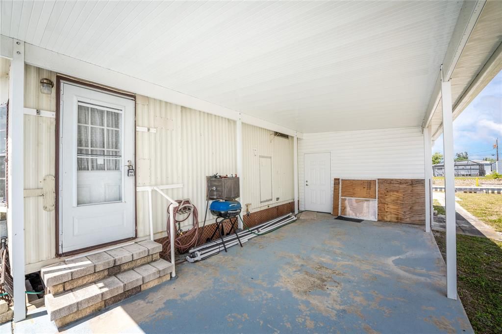For Sale: $214,900 (2 beds, 2 baths, 768 Square Feet)