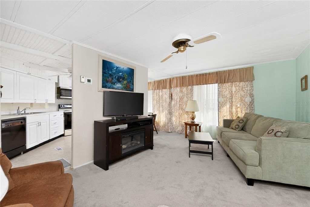For Sale: $214,900 (2 beds, 2 baths, 768 Square Feet)