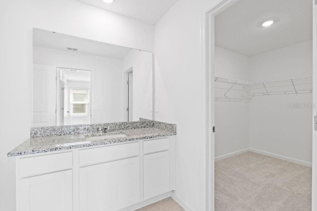 На продажу: $299,990 (3 спален, 2 ванн, 1421 Квадратных фут)