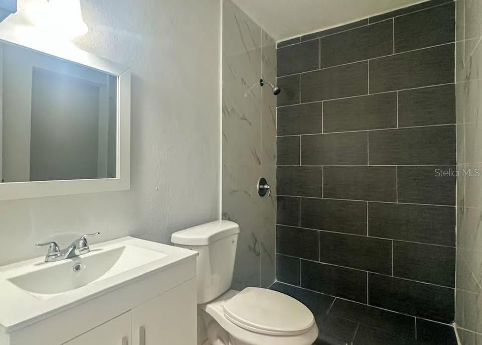Active With Contract: $225,000 (5 beds, 3 baths, 1586 Square Feet)