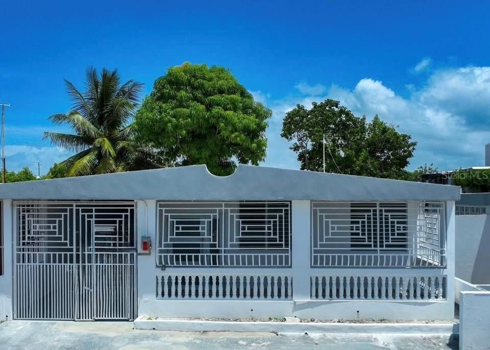 Active With Contract: $225,000 (5 beds, 3 baths, 1586 Square Feet)