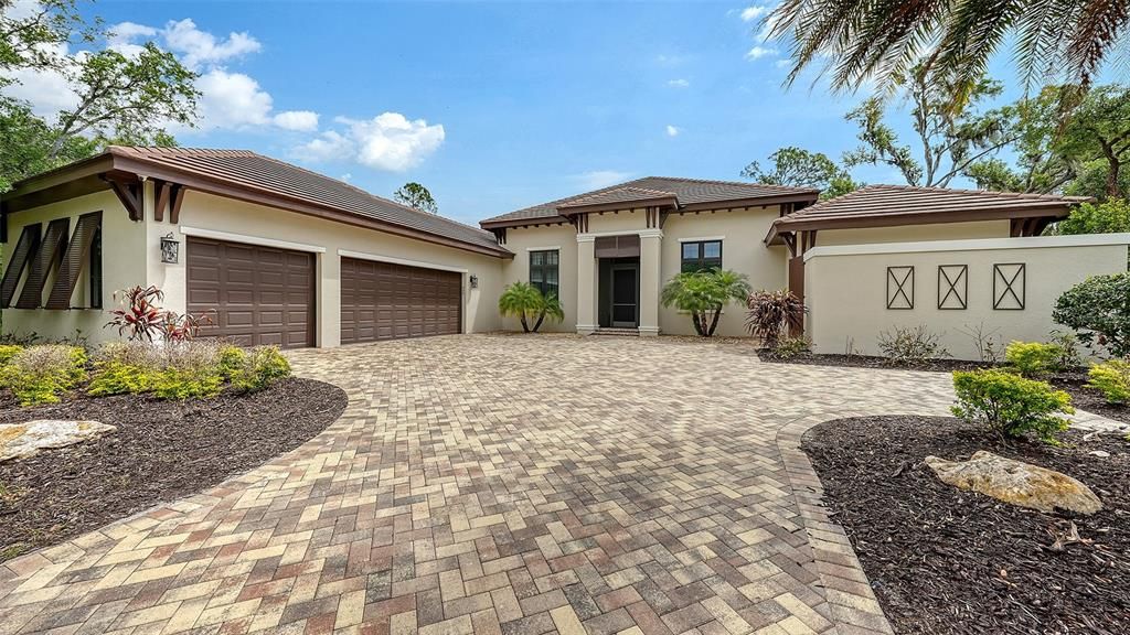 Active With Contract: $2,899,500 (5 beds, 4 baths, 4267 Square Feet)