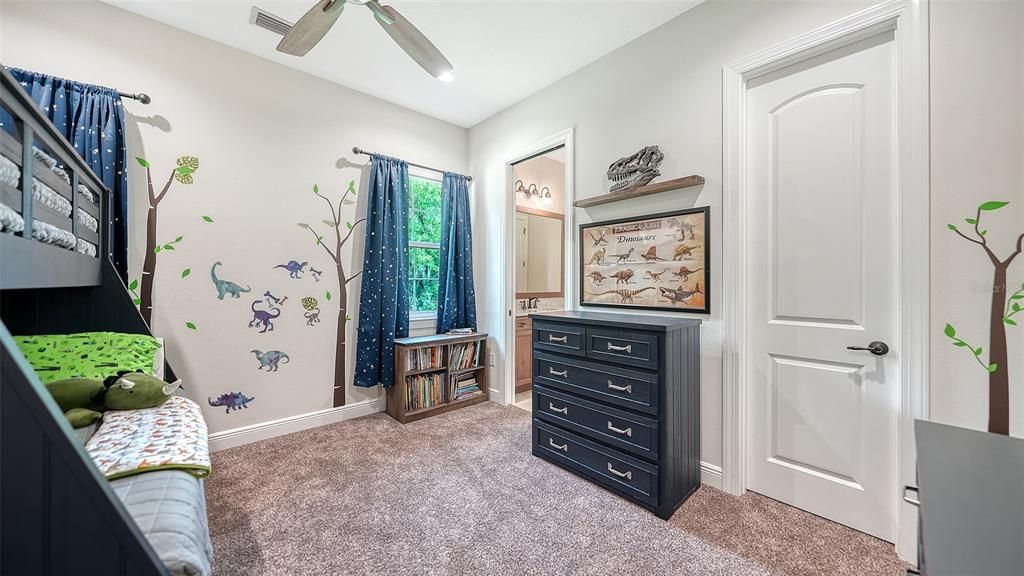 Active With Contract: $2,899,500 (5 beds, 4 baths, 4267 Square Feet)