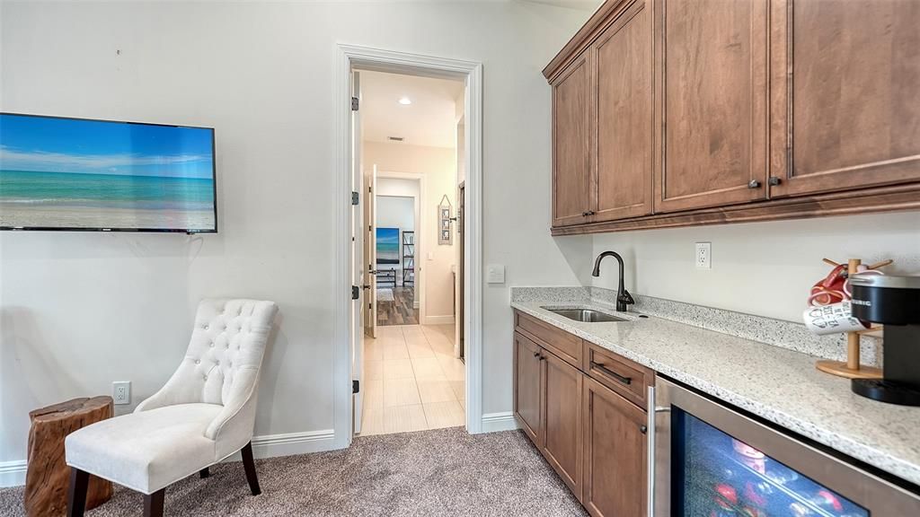 Active With Contract: $2,899,500 (5 beds, 4 baths, 4267 Square Feet)