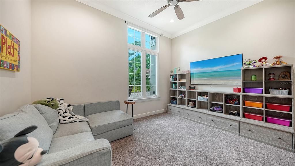 Active With Contract: $2,899,500 (5 beds, 4 baths, 4267 Square Feet)