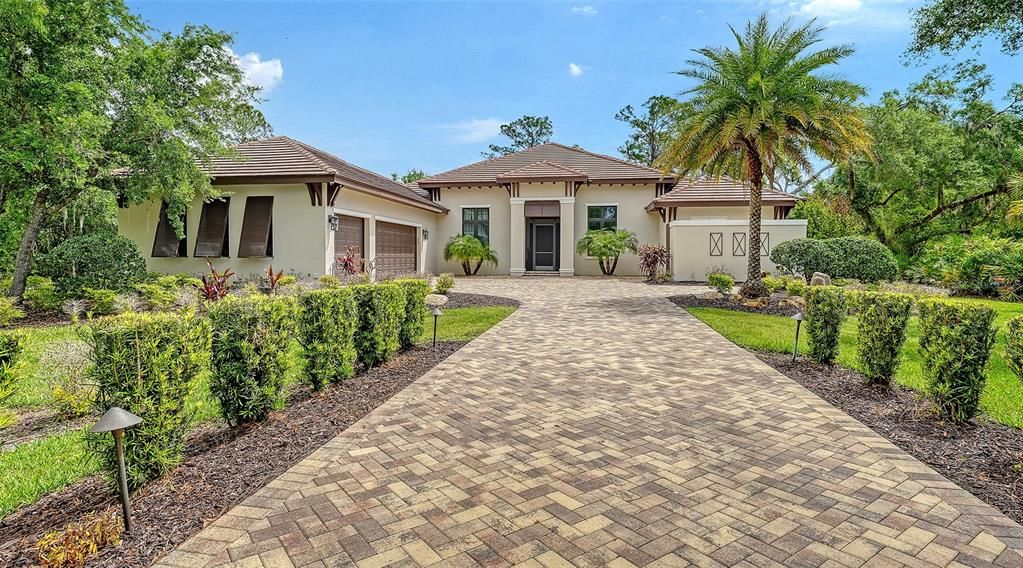Active With Contract: $2,899,500 (5 beds, 4 baths, 4267 Square Feet)