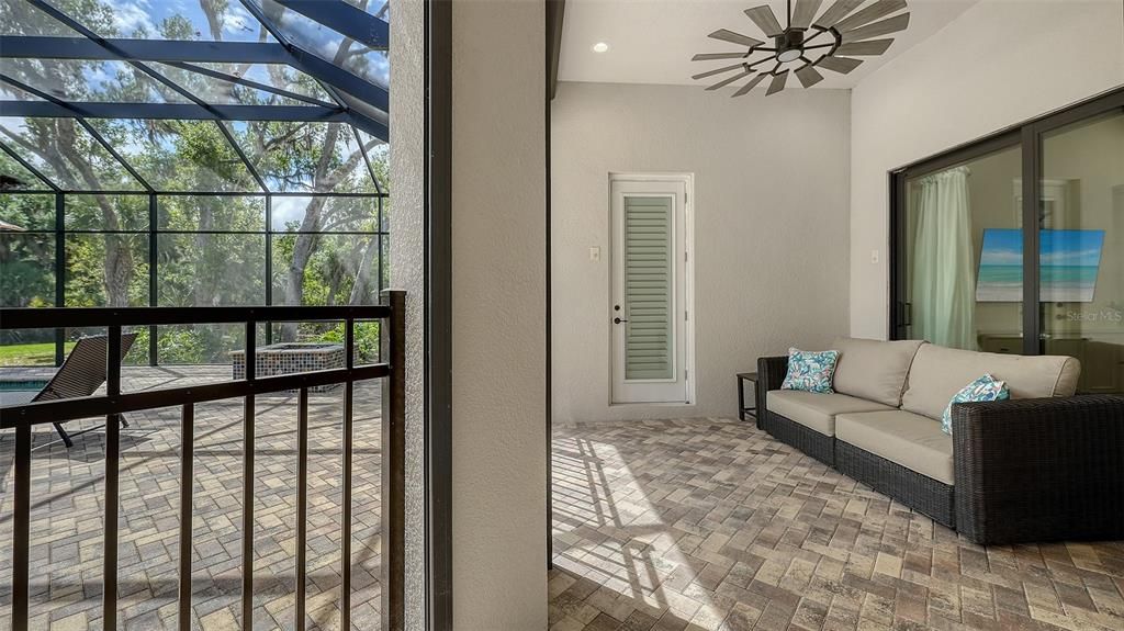 Active With Contract: $2,899,500 (5 beds, 4 baths, 4267 Square Feet)