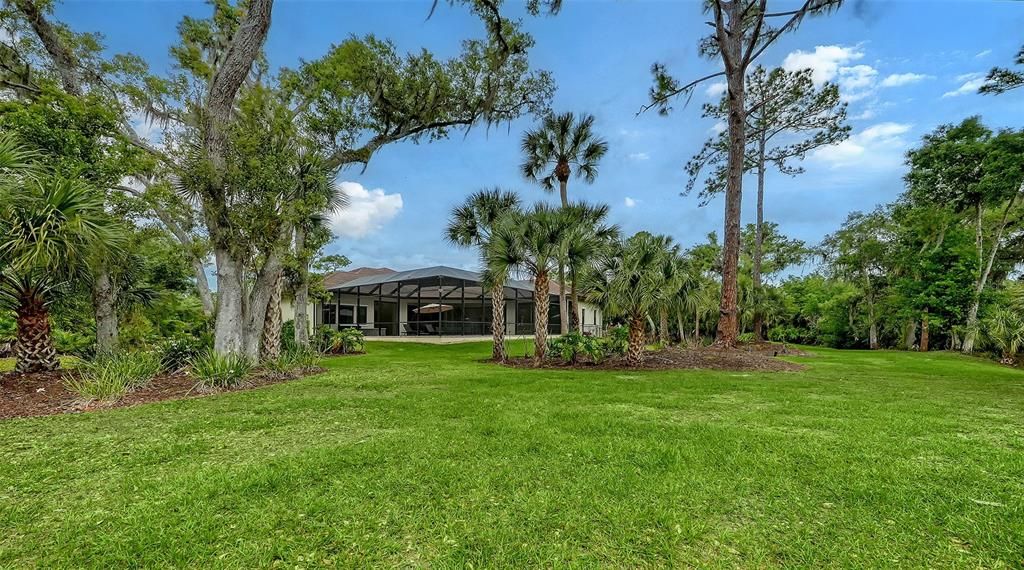 Active With Contract: $2,899,500 (5 beds, 4 baths, 4267 Square Feet)
