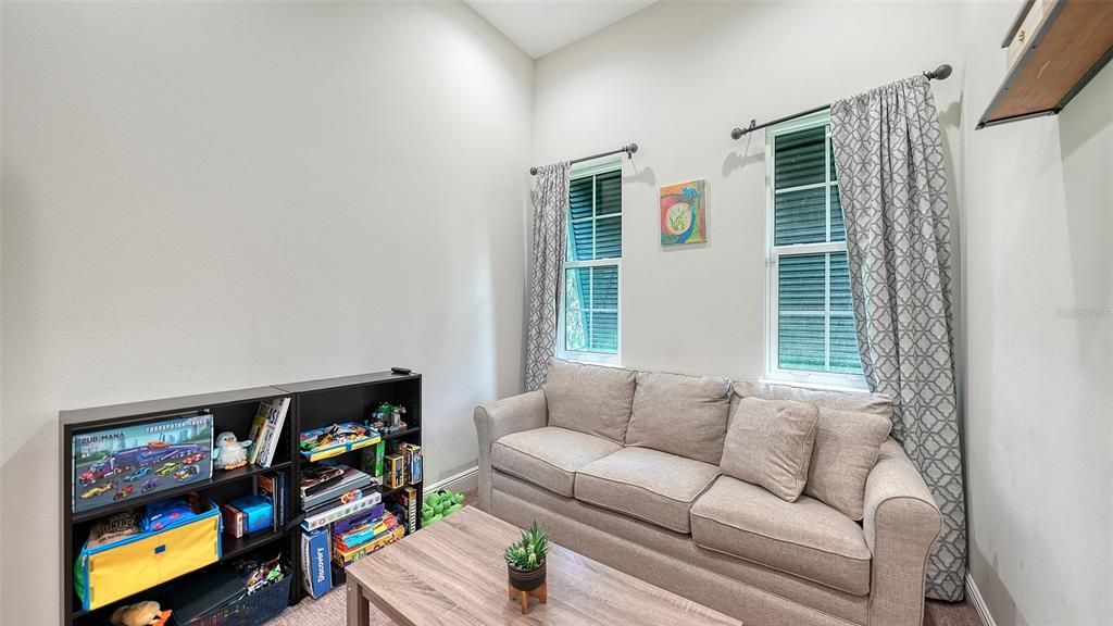 Active With Contract: $2,899,500 (5 beds, 4 baths, 4267 Square Feet)