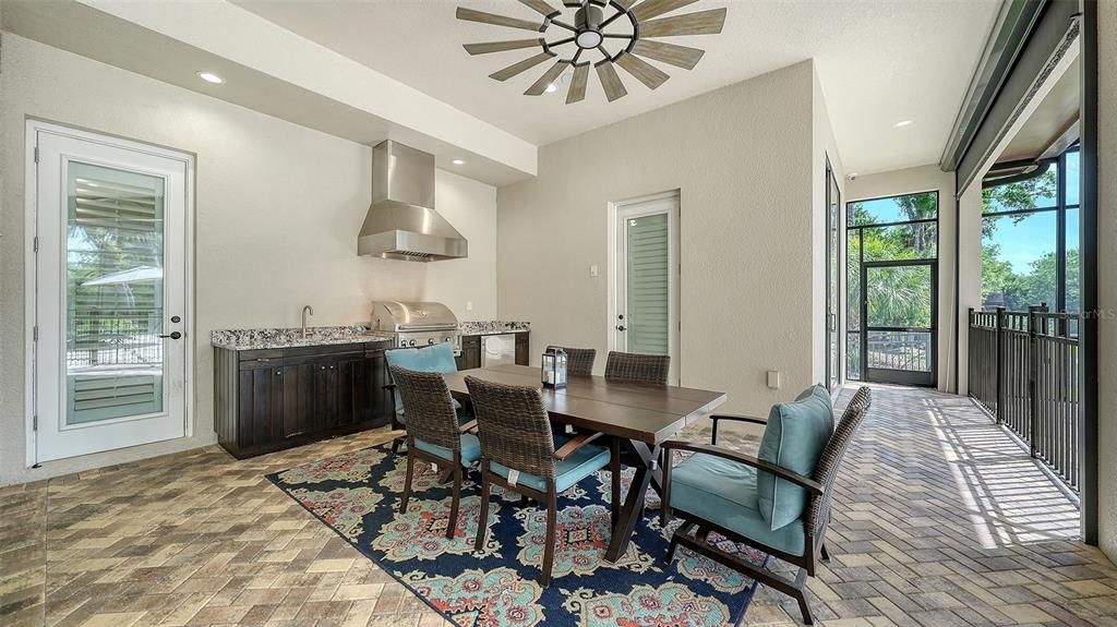 Active With Contract: $2,899,500 (5 beds, 4 baths, 4267 Square Feet)