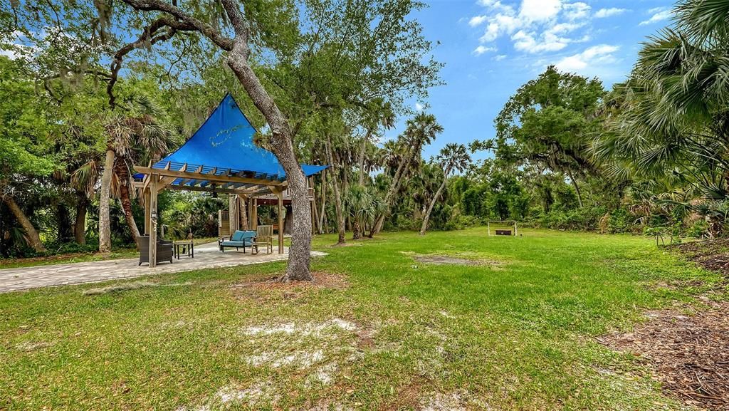 Active With Contract: $2,899,500 (5 beds, 4 baths, 4267 Square Feet)