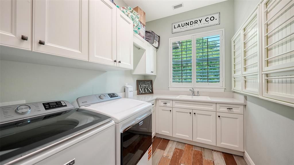 Active With Contract: $2,899,500 (5 beds, 4 baths, 4267 Square Feet)