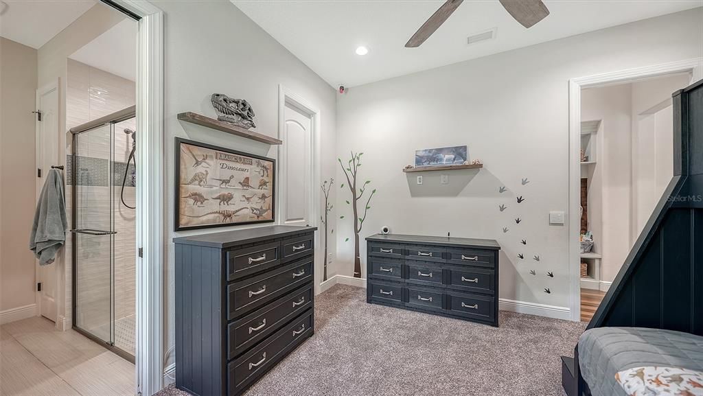 Active With Contract: $2,899,500 (5 beds, 4 baths, 4267 Square Feet)