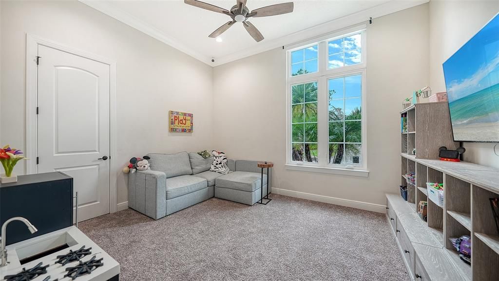 Active With Contract: $2,899,500 (5 beds, 4 baths, 4267 Square Feet)